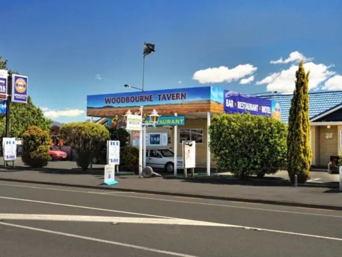 Woodbourne Tavern & Motel