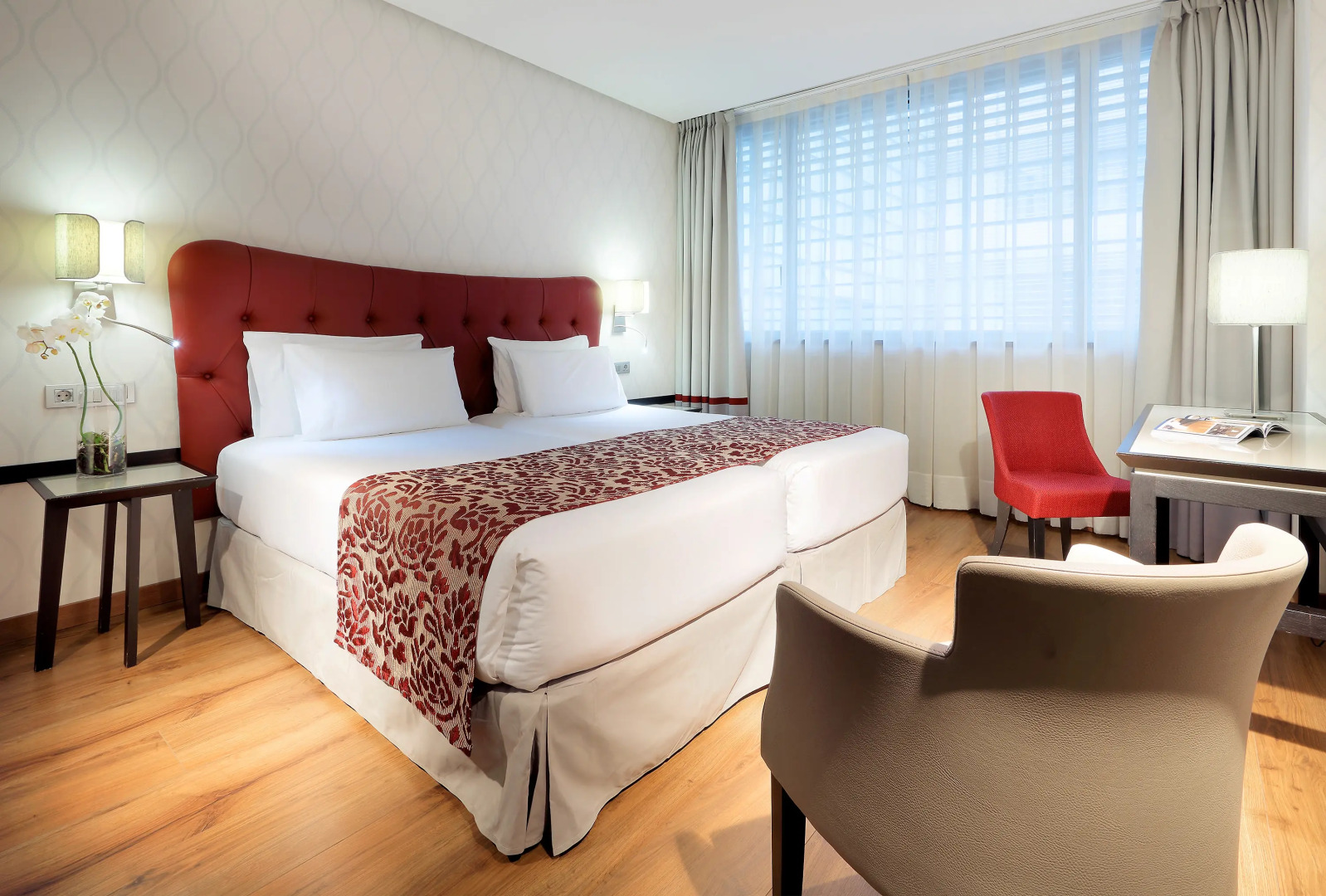 Отель Eurostars Plaza Mayor