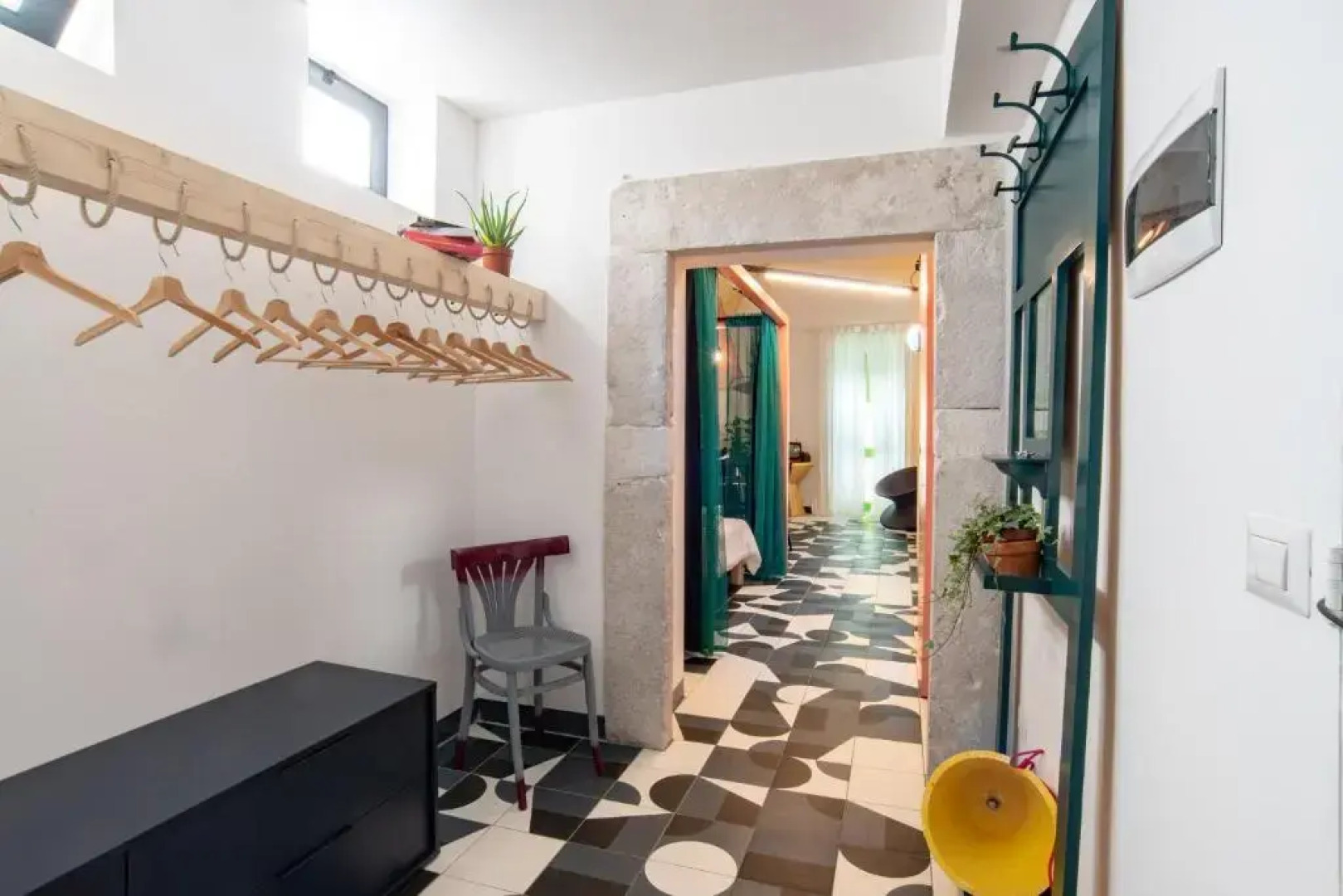 Balloon Design Studio Apartment