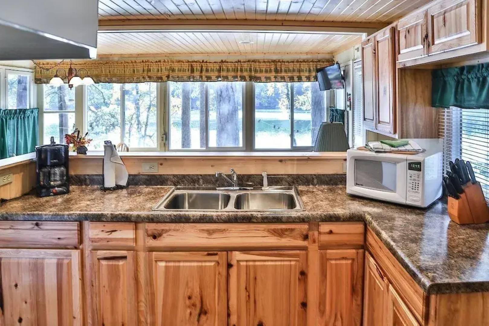 8017 Paton Rd - 2 Br Cottage