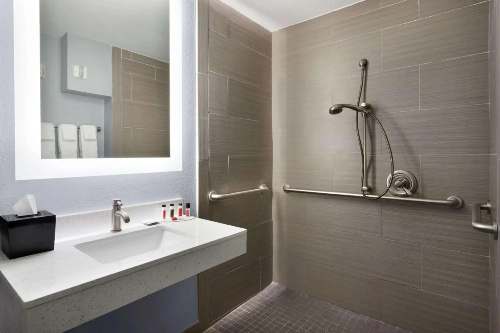 Baymont by Wyndham Shawnee