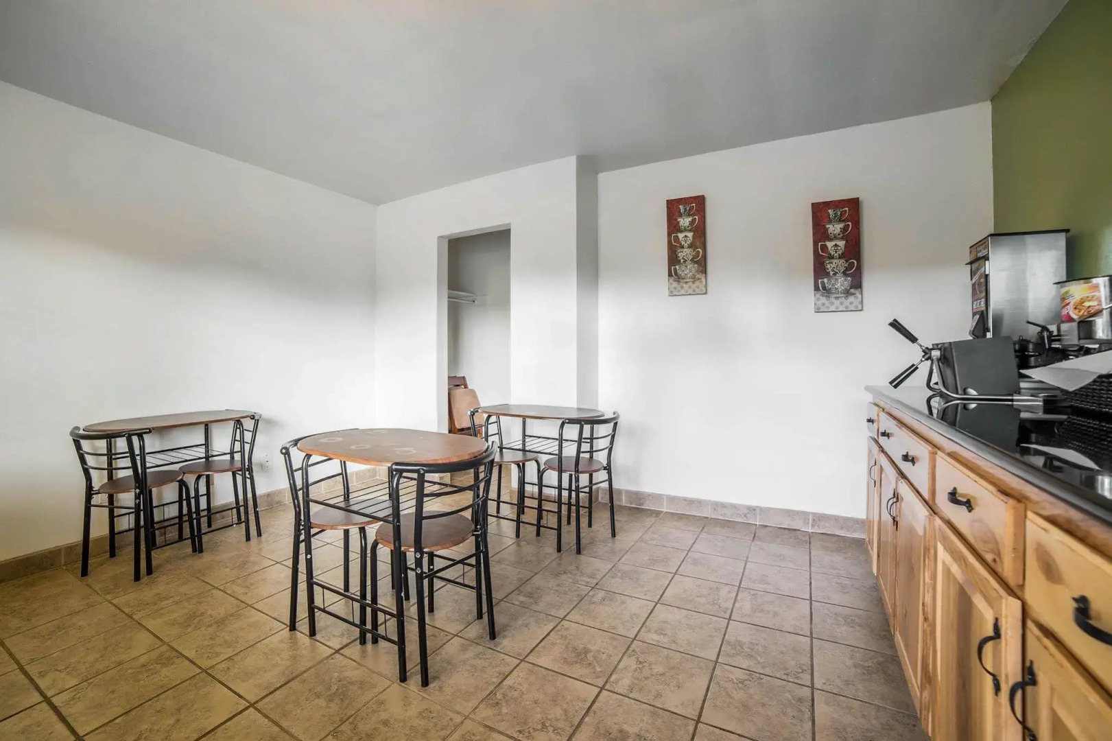 Rodeway Inn & Suites