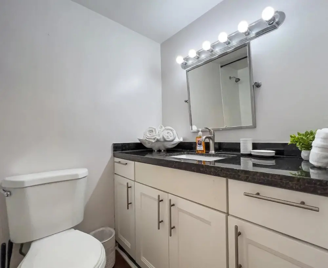 Bella Vista - Water Views Pool and Parking