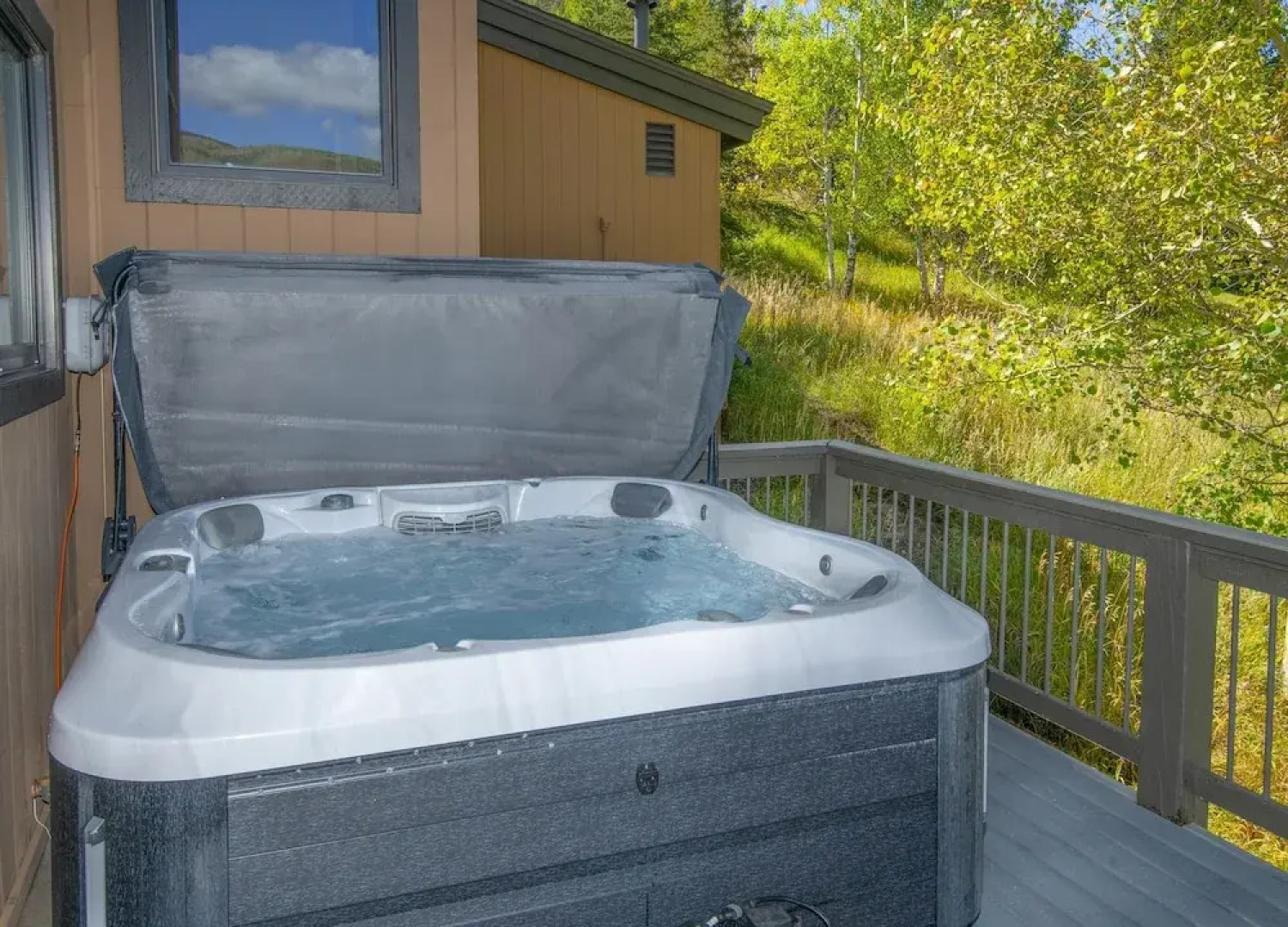 814 Eagle Dr. 4 Bedroom Home by RedAwning