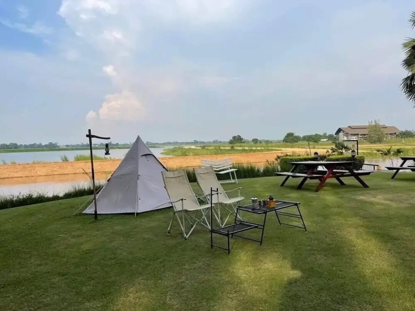 Uthai River Lake Resort