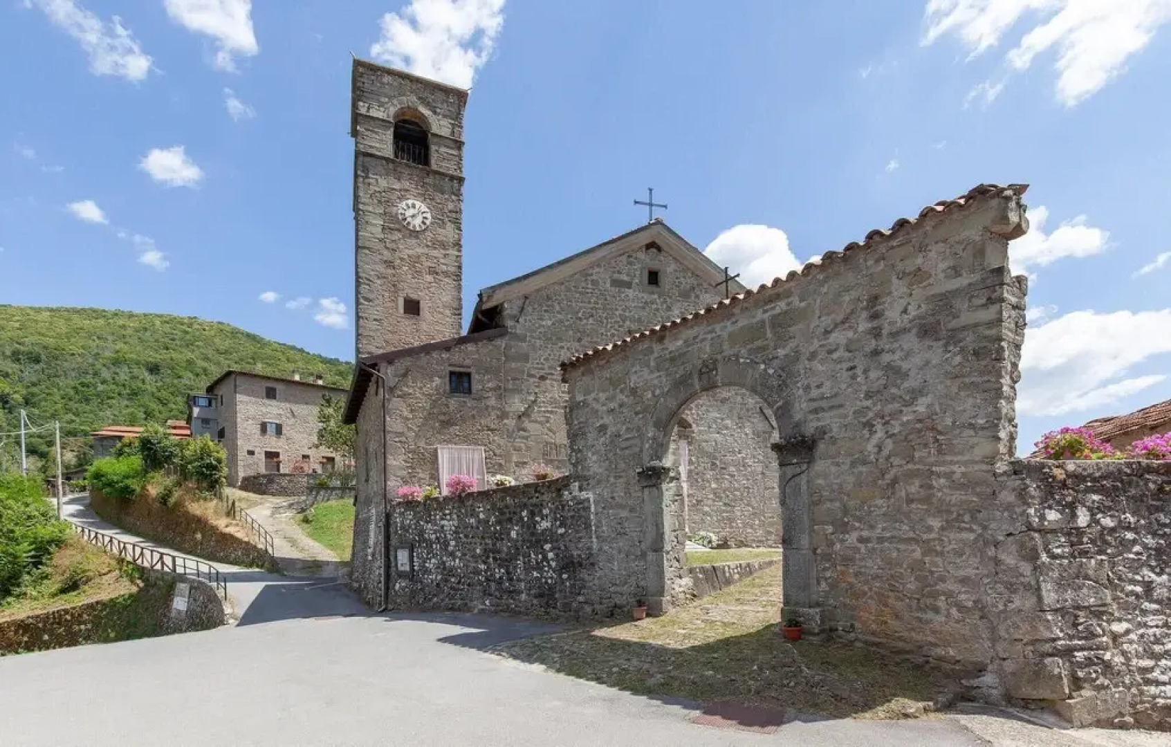 Stunning Home in Piazza al Serchio With 2 Bedrooms and Wifi