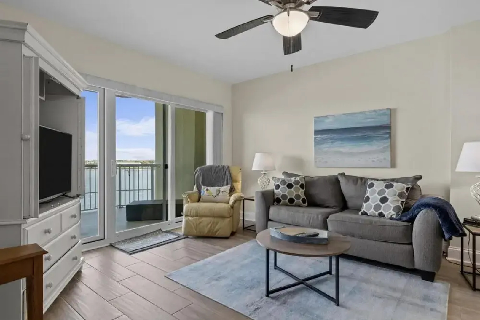 Yacht Club Dream 3 Bedroom Condo by RedAwning