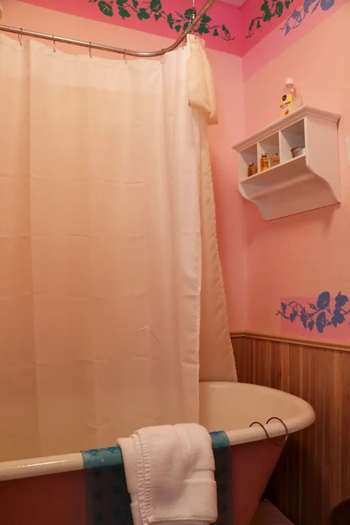 The Hood House Bed & Breakfast Inn