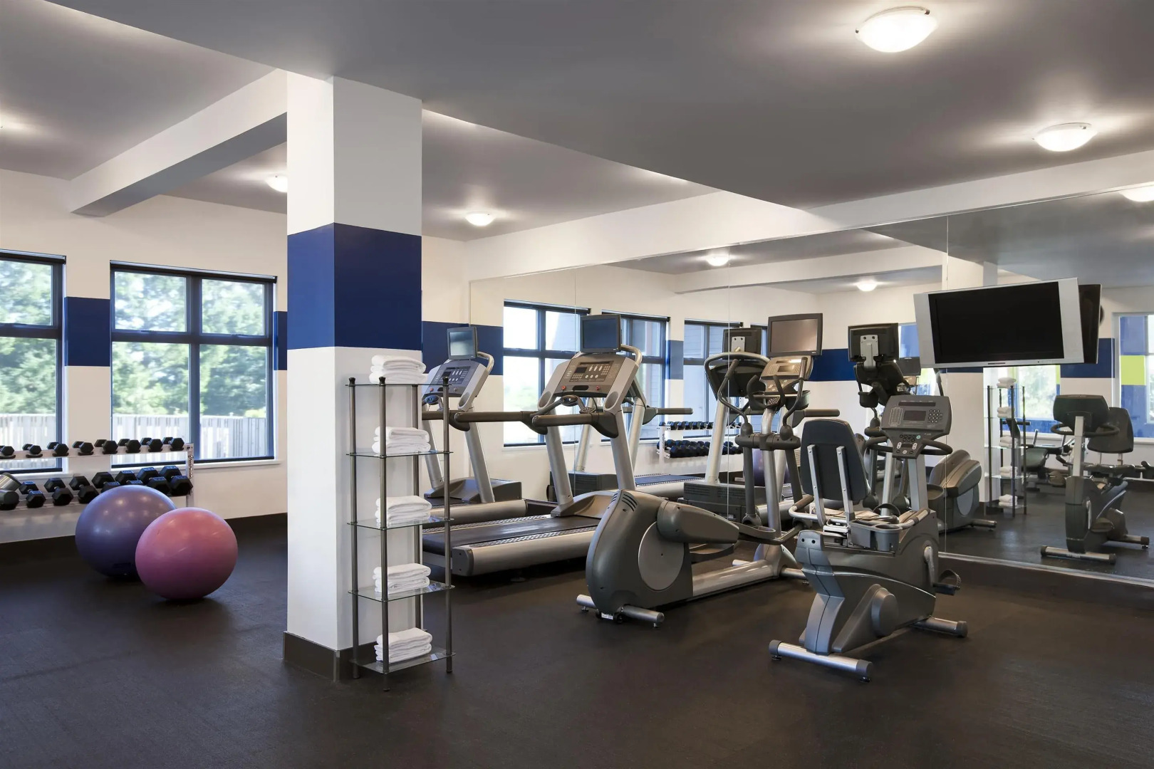 Four Points by Sheraton Victoria Gateway