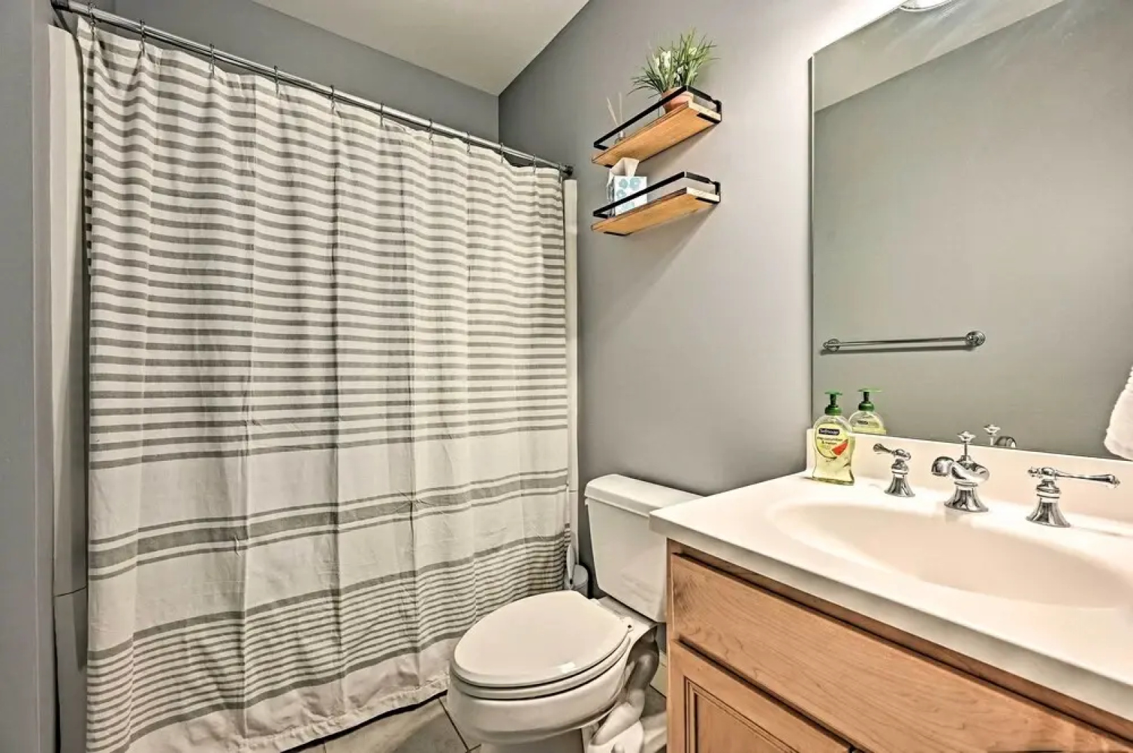 Bright Condo w/ Community Perks: Near Ski Quechee!