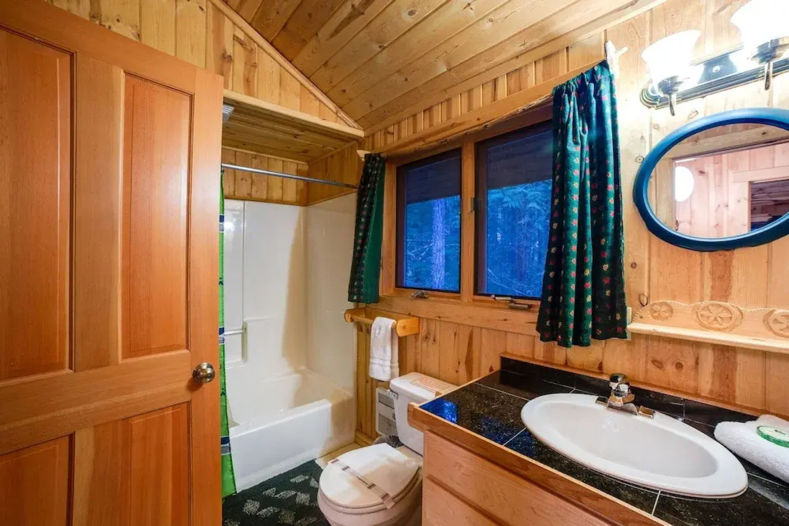 Mt. Baker Lodging Cabin 47 – Hot Tub, BBQ, Sleeps 10! by MBL