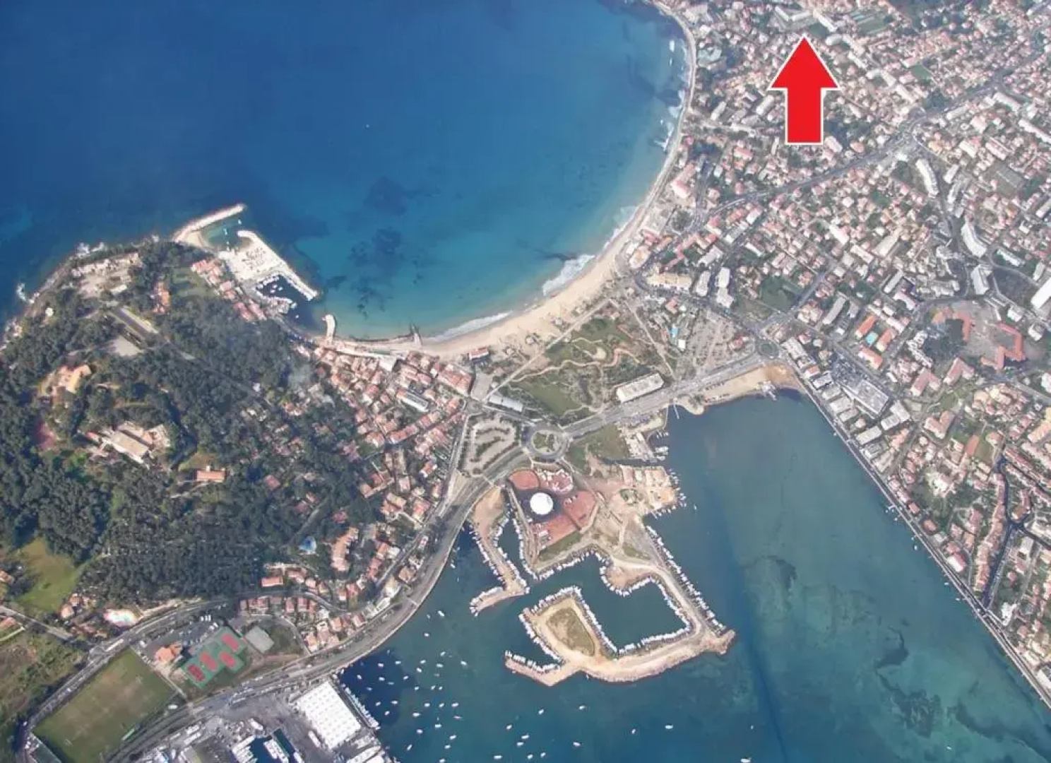 60 m2 , 2 chambres, très calme, plage et commerces à 3 minutes à pied, WIFI fibre optique et parking gratuit