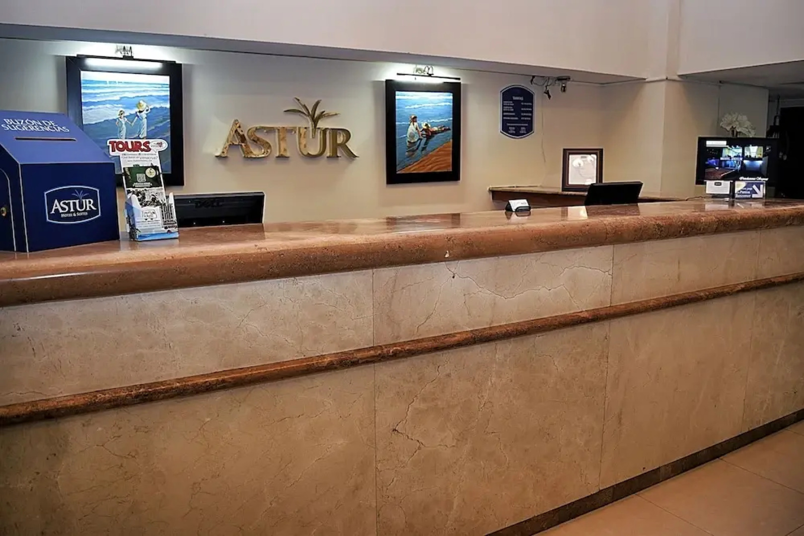 Astur Hotel y Suites