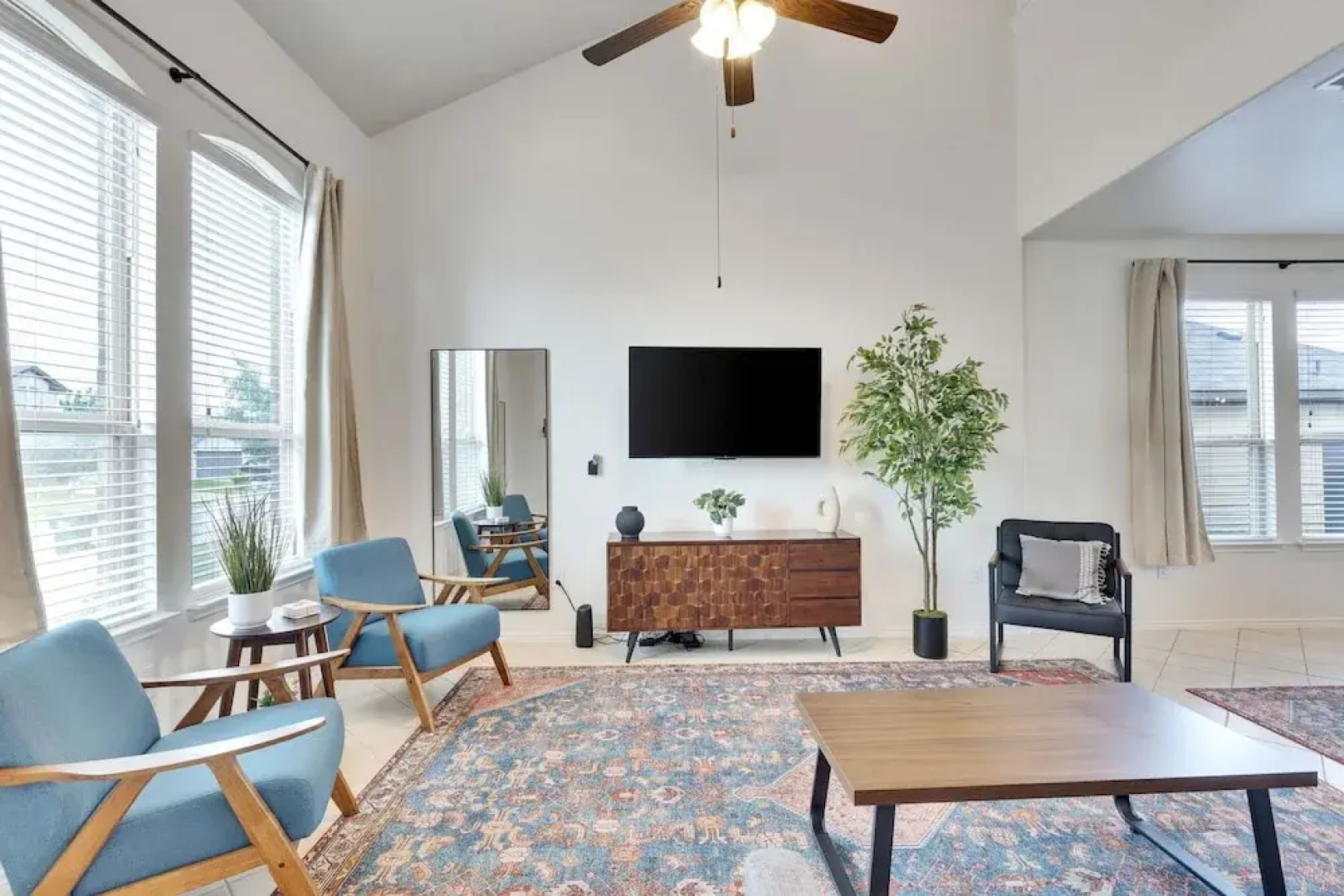 Luxury 4BR 2 5BA Home EV Charger Pool Access