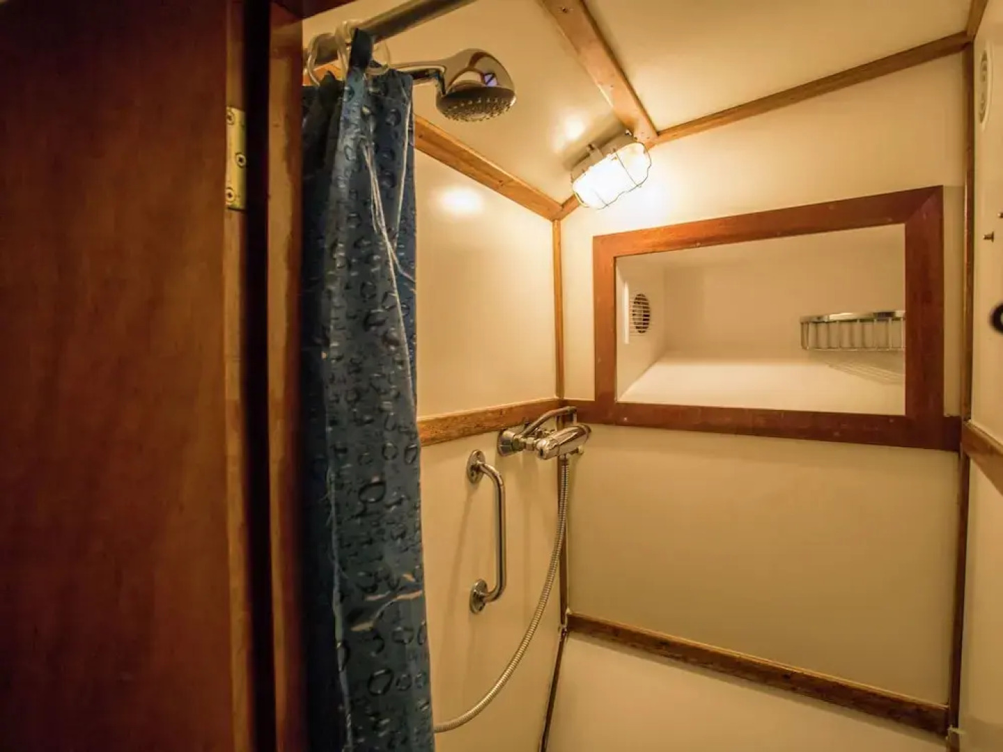 Marie Galante Holiday Boat