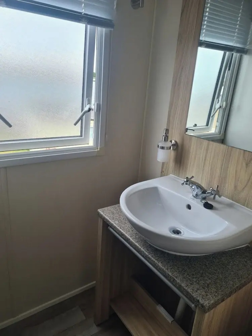 3 Bed Lodge - Sleeps 6 - Parking - Pets - Wifi