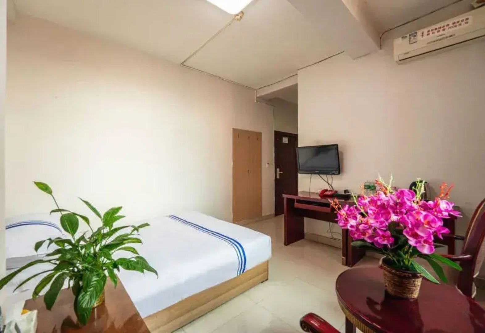 Donghao Hotel (Xichang tourism distribution center store)