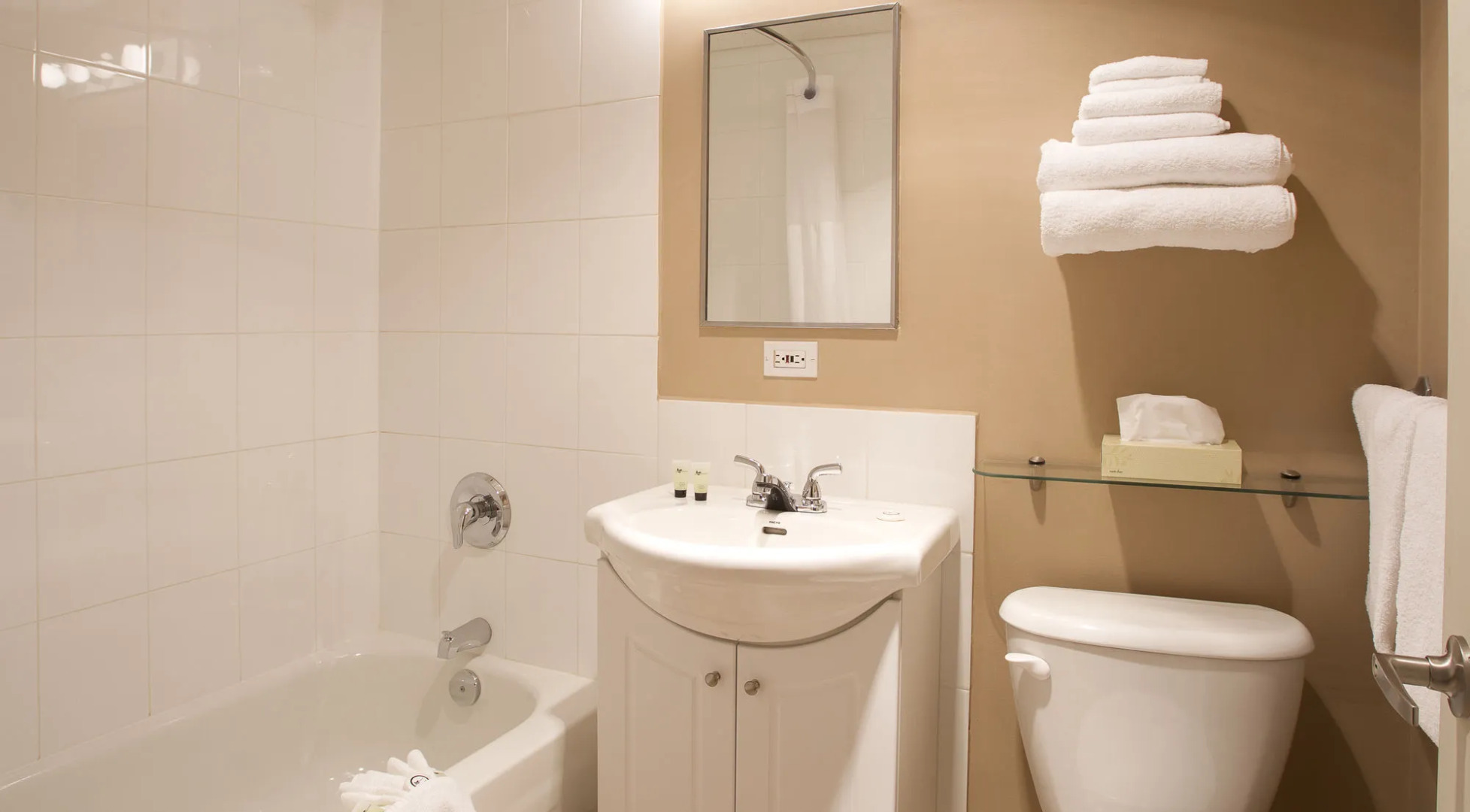 Scott's Inn and Suites