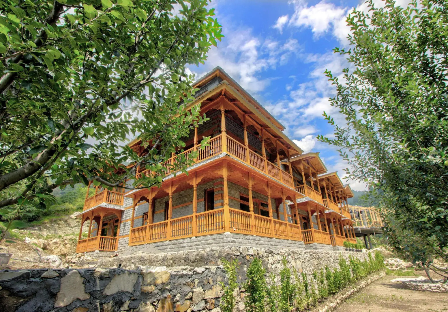 8fold by Larisa, Jibhi