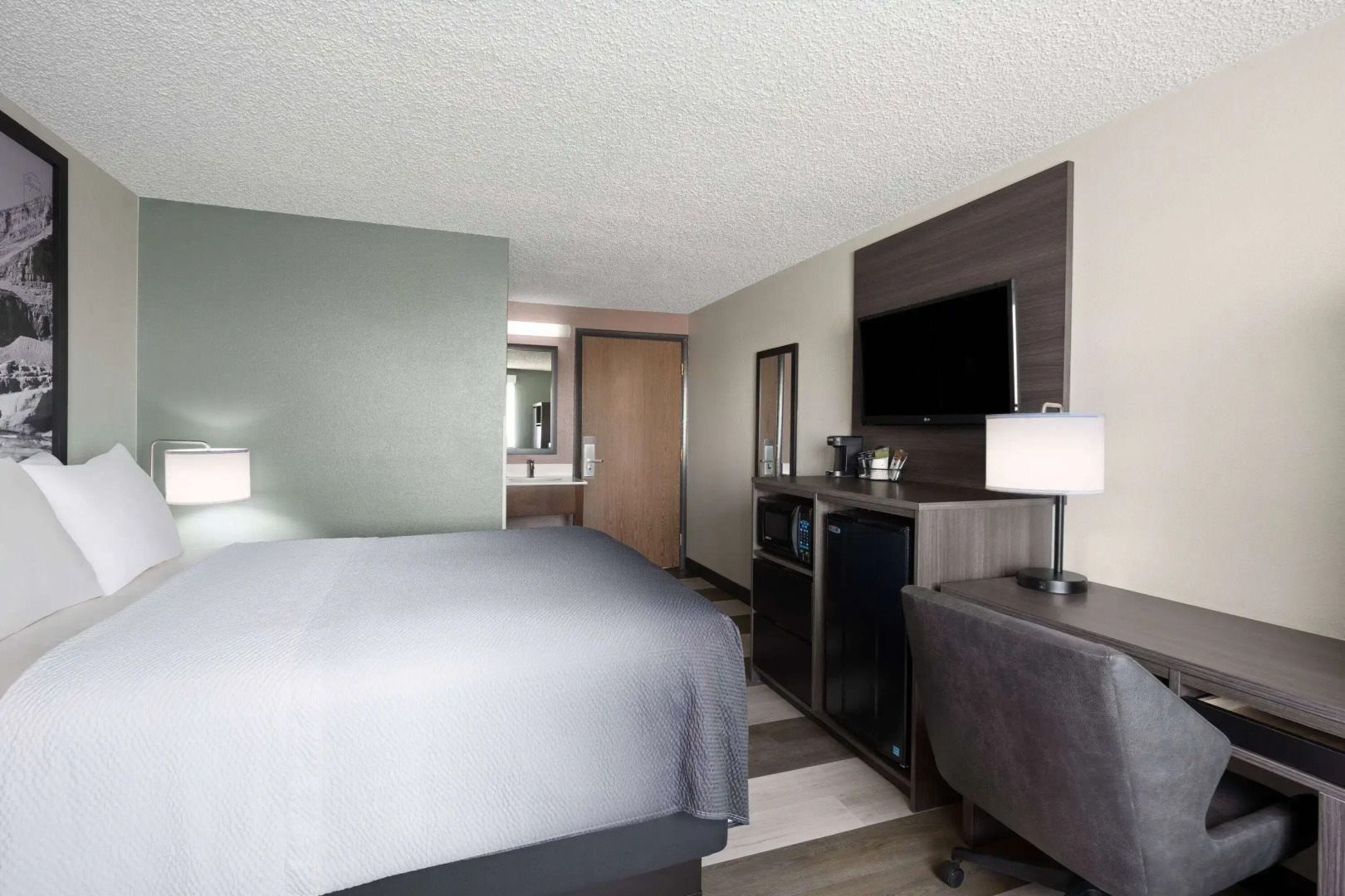 Super 8 by Wyndham Conrad