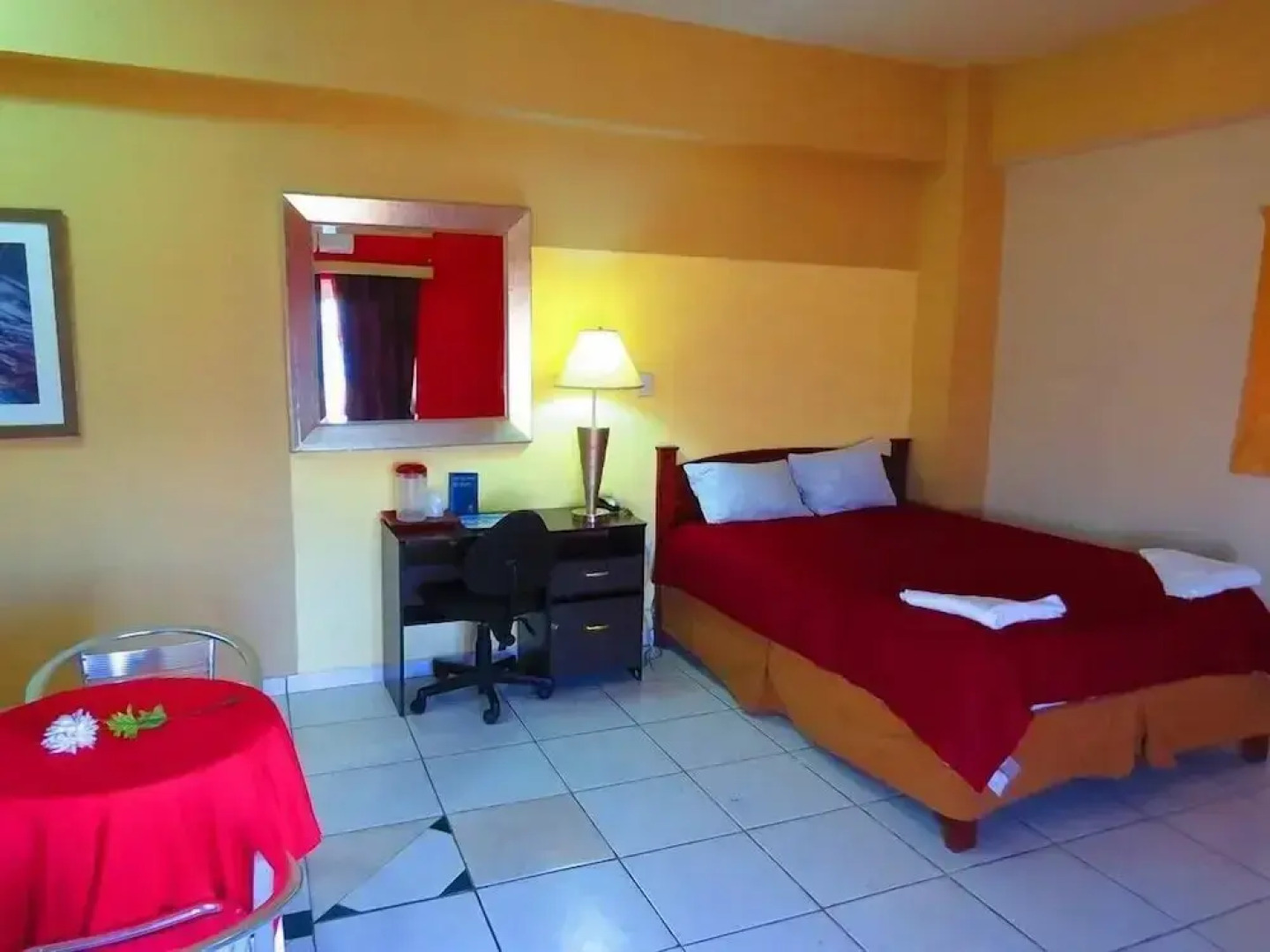 Art-Deco Beach Hotel