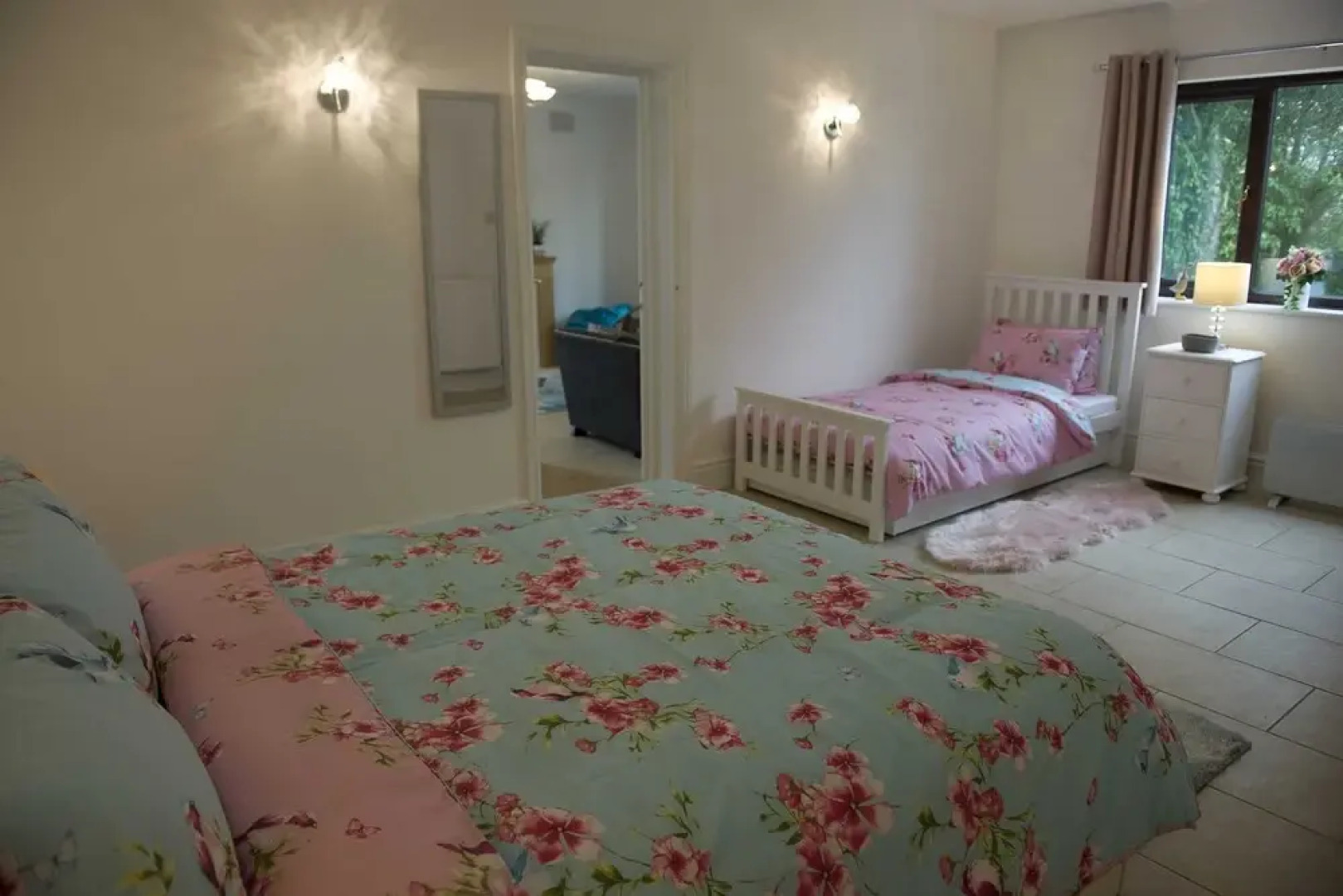 Lovely Mountain View Apartment - Short Drive to Beaches