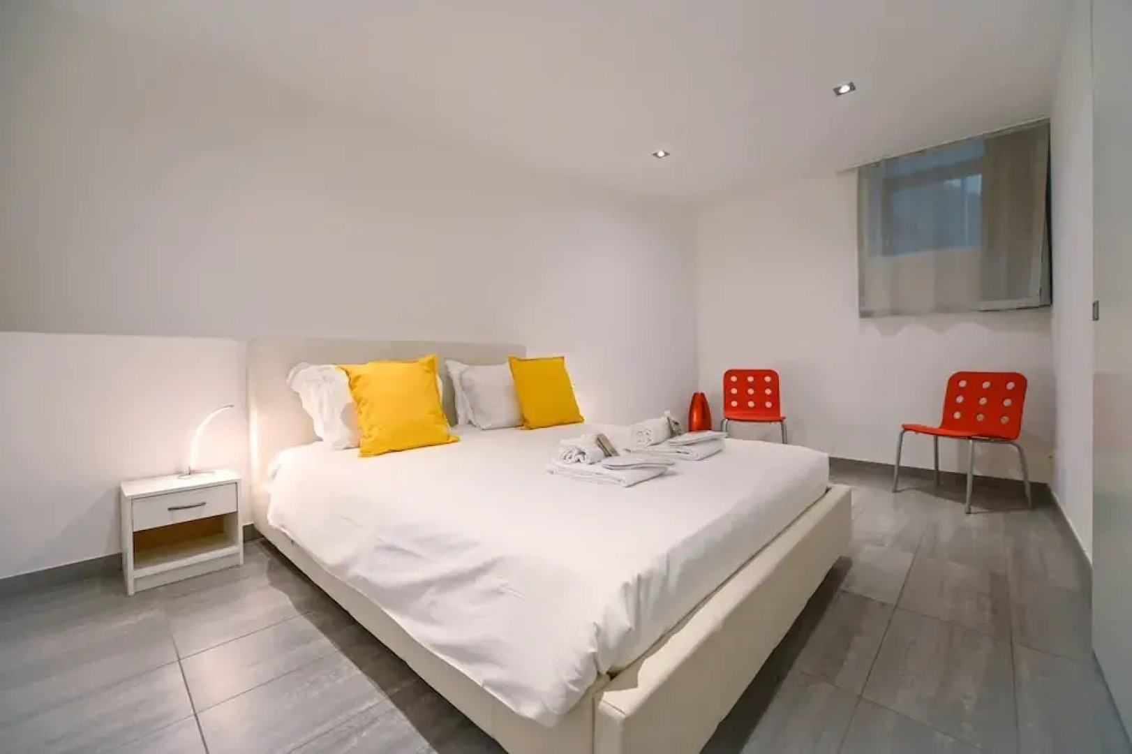 Sunny Suite With Lake View