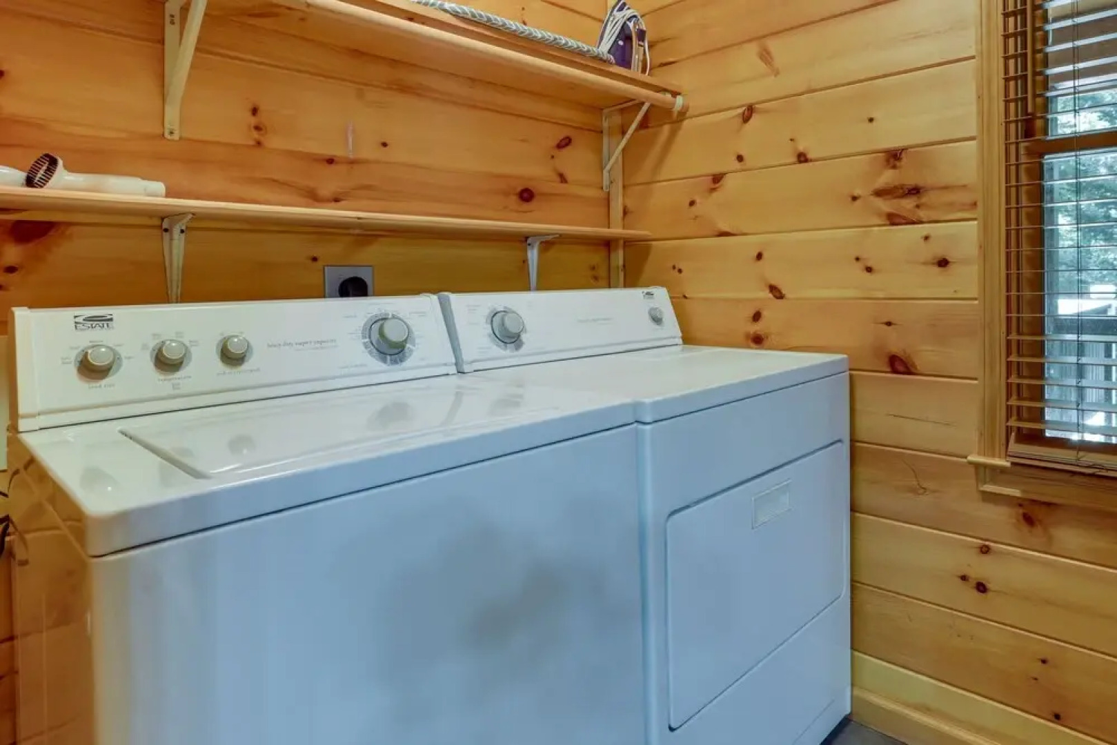 Ellijay Cabin Rental w/ Hot Tub & Resort Amenities