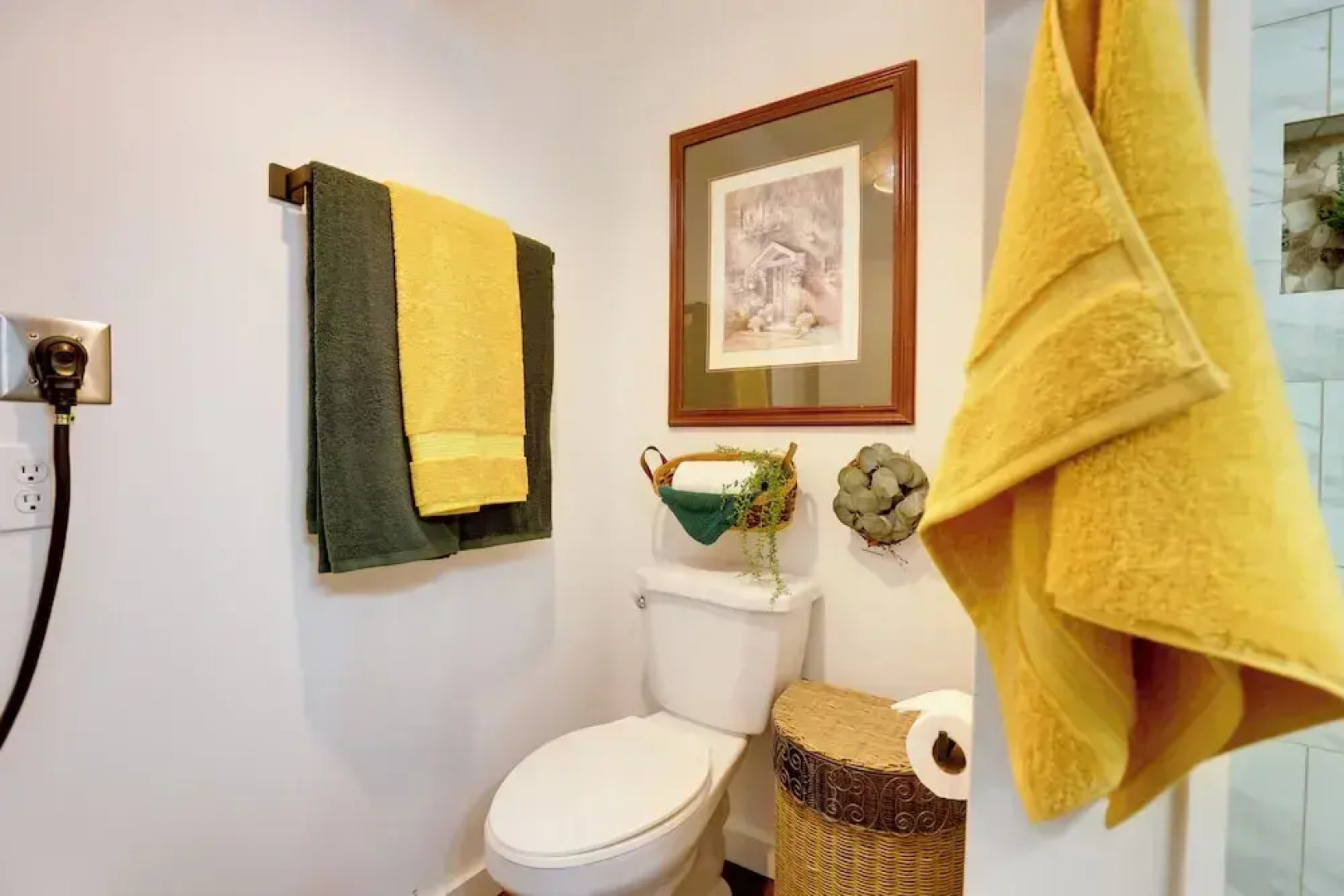 Walk to Eats: Mtn-view Hammondsport Hideaway!