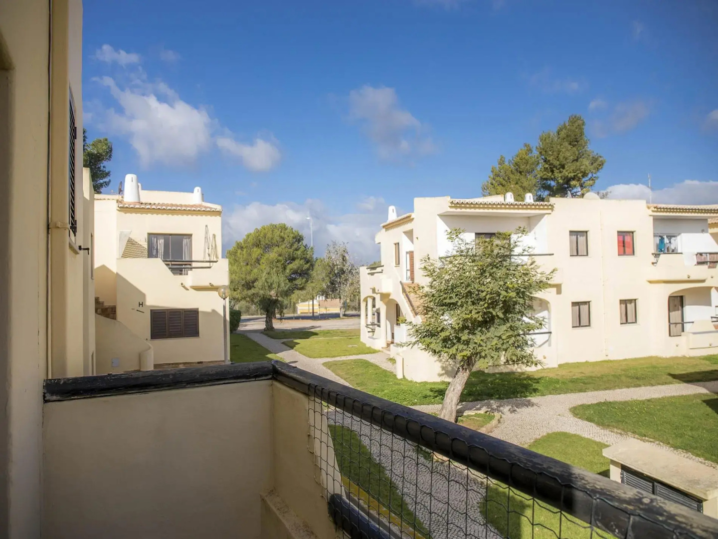 A27 - Secluded Apartment 2 Minutes from the Center