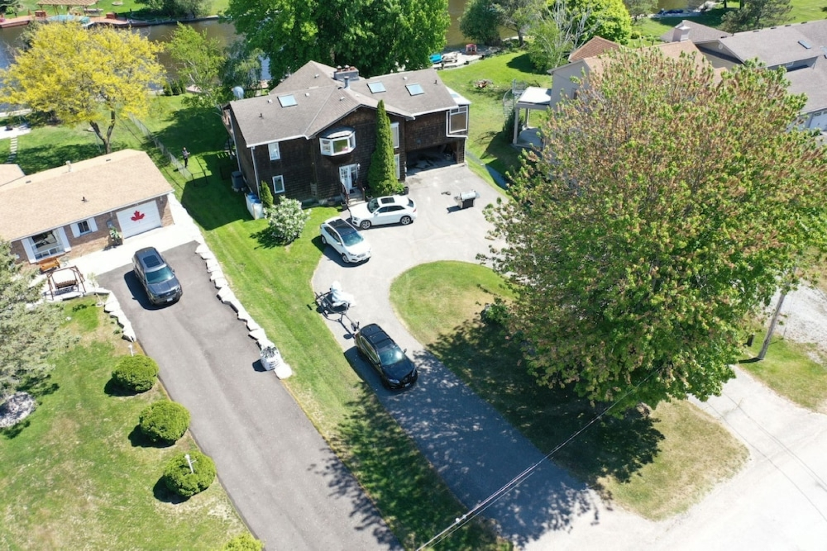 Waterfront Cottage 4 BD by GLOBALSTAY