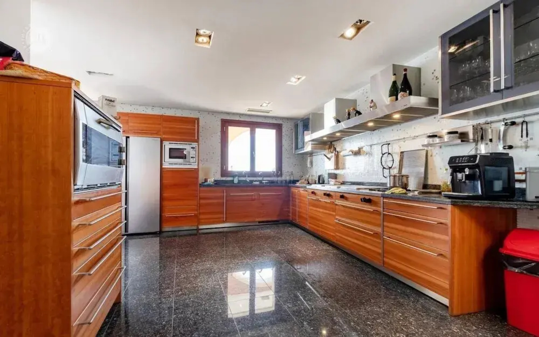 Villa Paradise-sleeps 20-pool-sea Views-pets