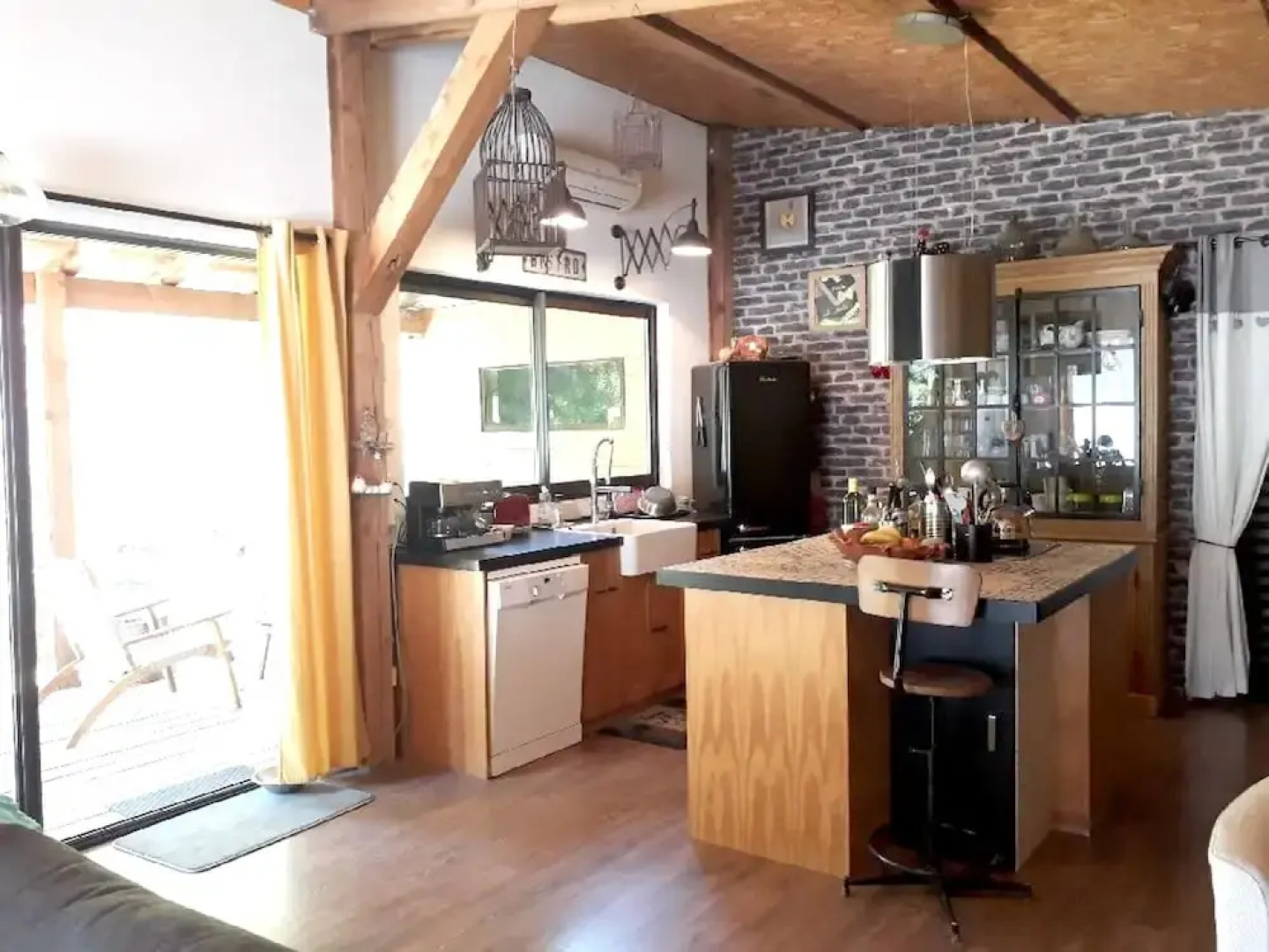 Chalet with 3 Bedrooms in Roquemaure, with Private Pool, Enclosed Garden And Wifi