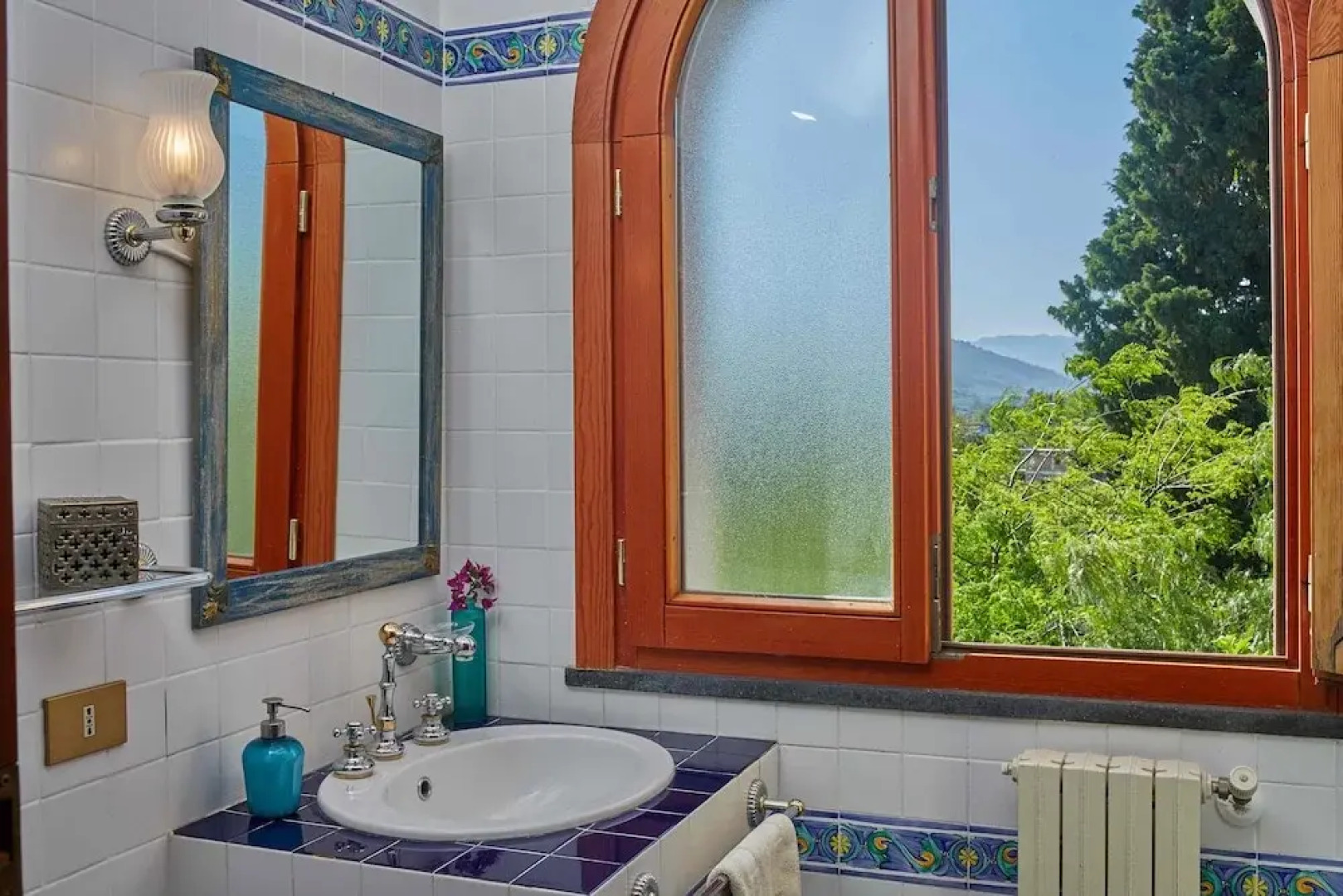 Stunning Villa With Private Pool Chlorine-free and Jacuzzi