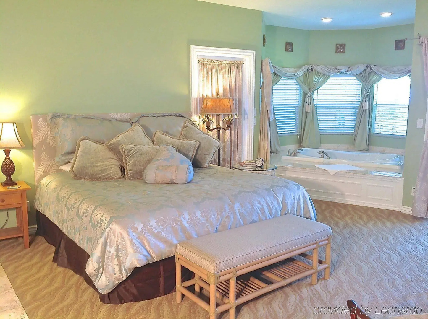 Palms Cliff House Inn