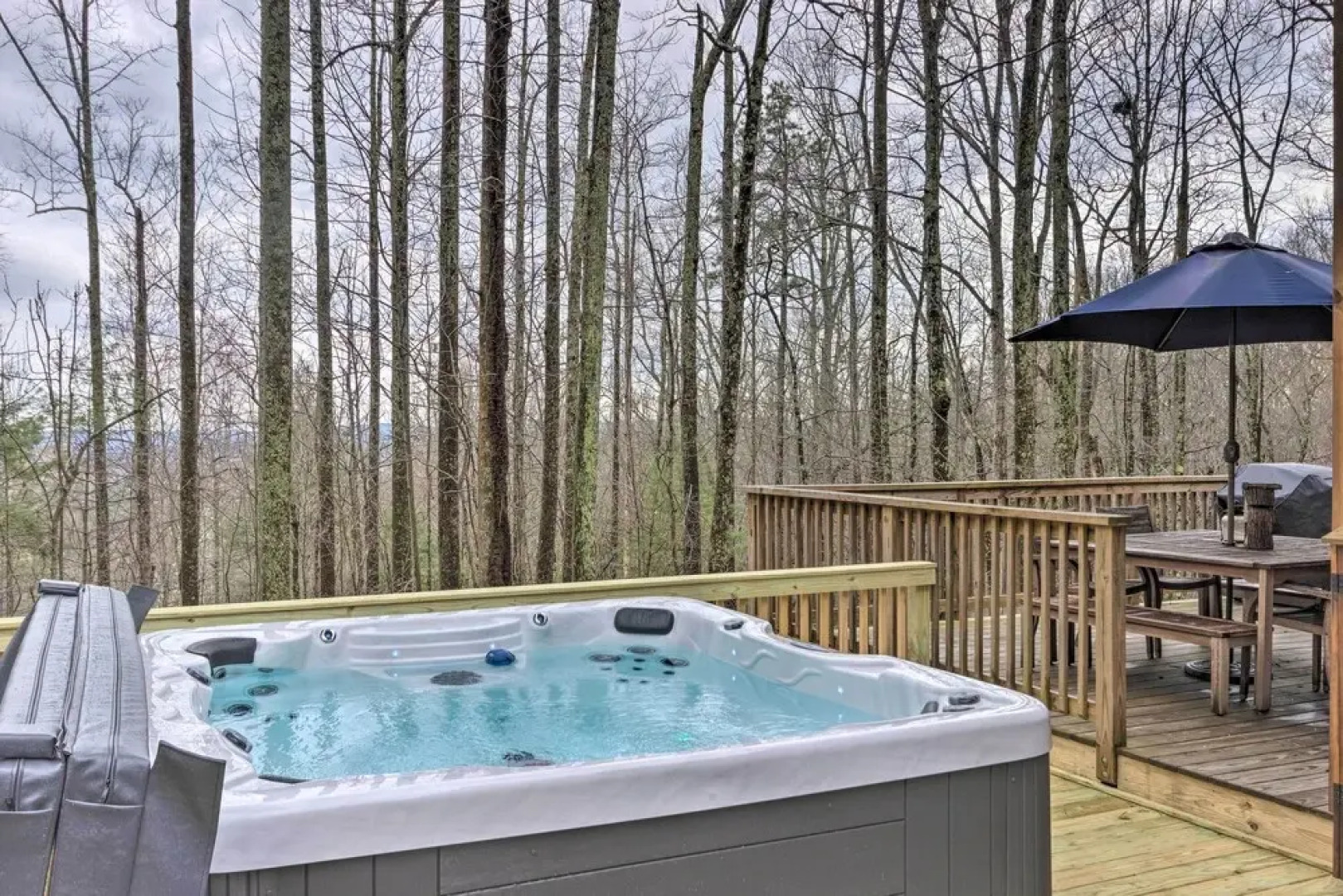 Hendersonville Cabin w/ Hot Tub, Views & Fire Pit!