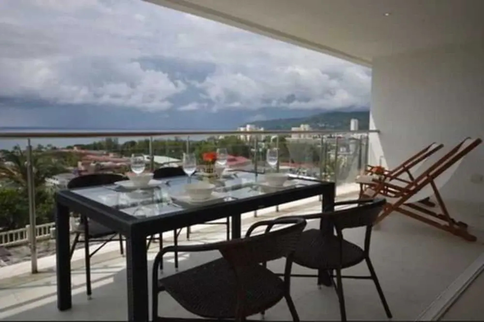 Sunset Plaza Holiday Apartment