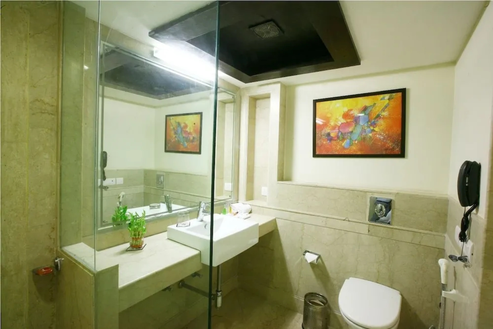 Karon Hotel - Lajpat Nagar