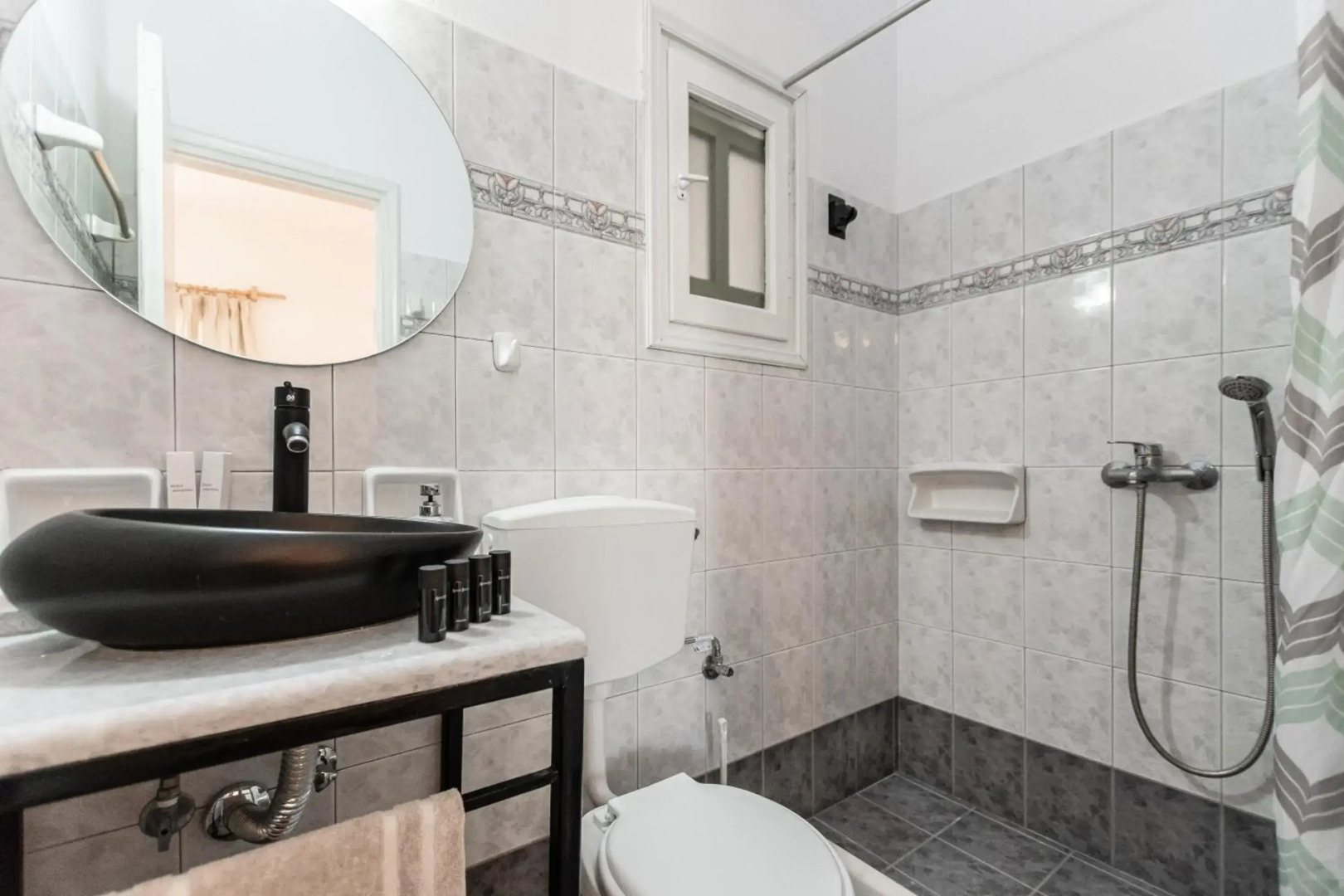 Studios Vrettos Beachfront Hotel