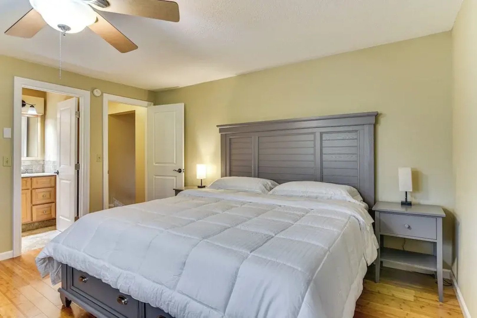 Private Outdoor Space 9 Mi to Downtown Vancouver!