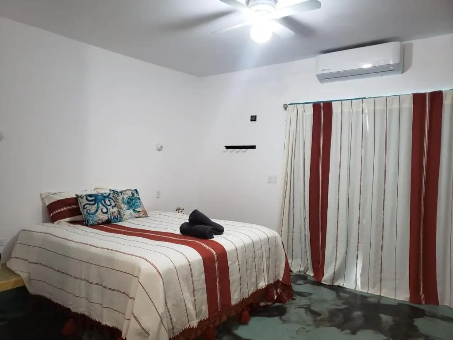 Casa Arrecife - Cozy Suite, Fast Wifi & Balcony! Beach is steps away!
