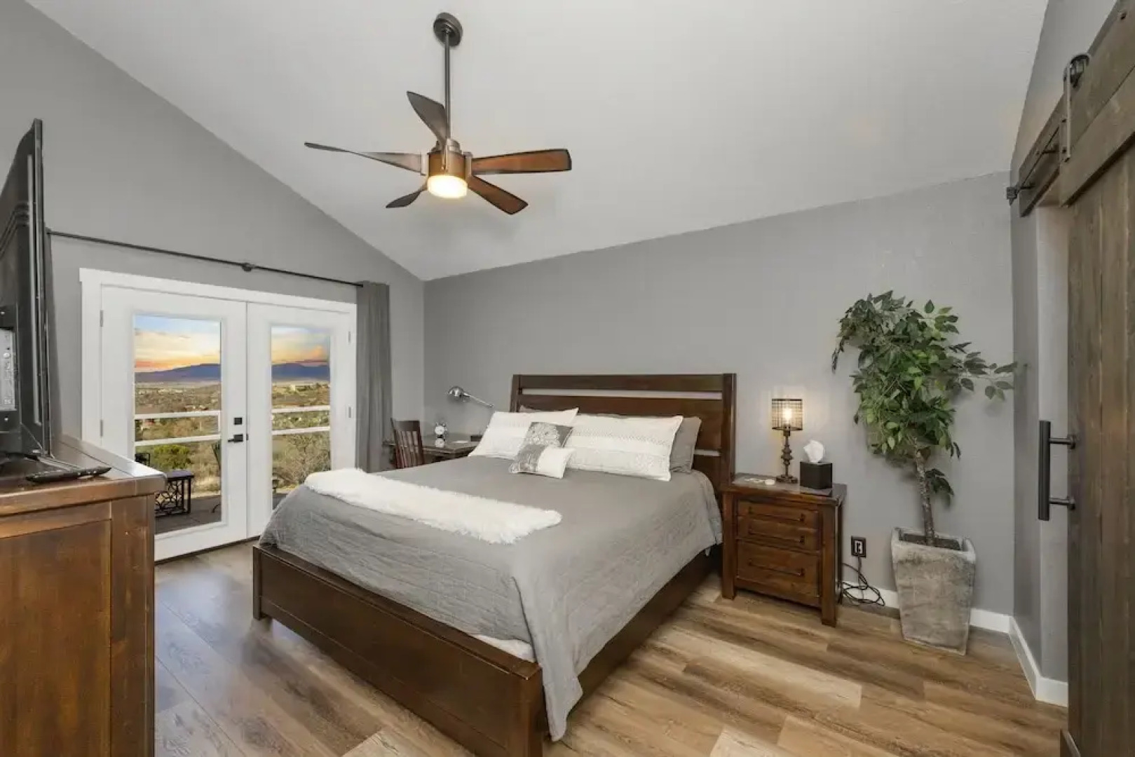 New Luxury Prescott Lynx B B 4k ft2 Sleeps 22