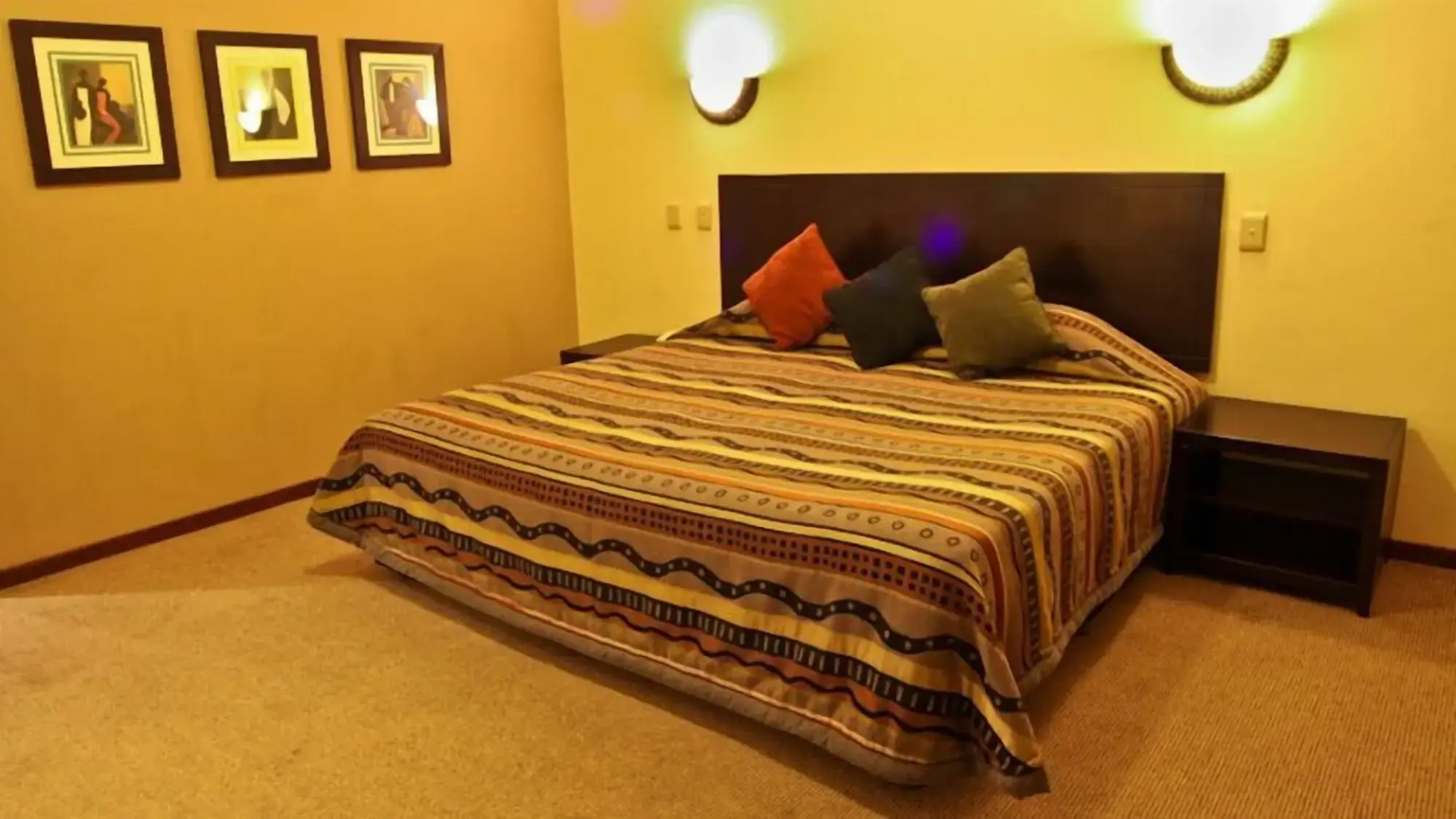 Hotel Numbi and Garden Suites