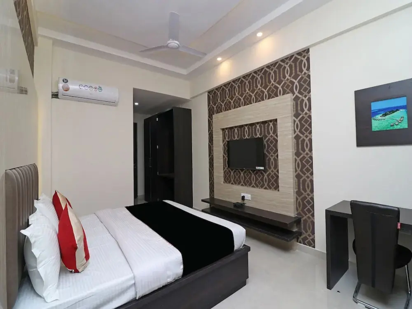 Capital O 19916 The Grand Tilak