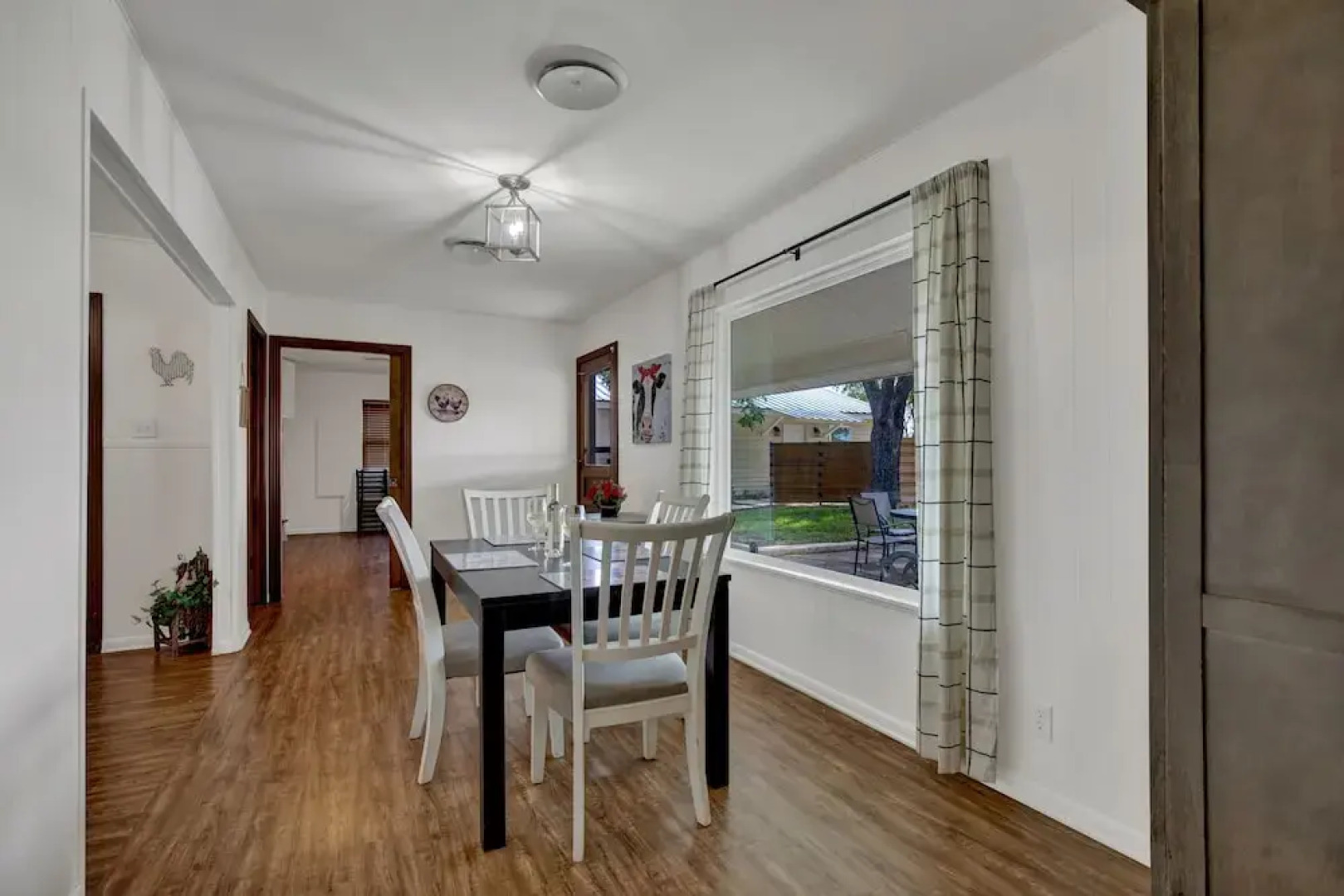 Spacious Home - Fire Pit, BBQ and Outdoor Seating!