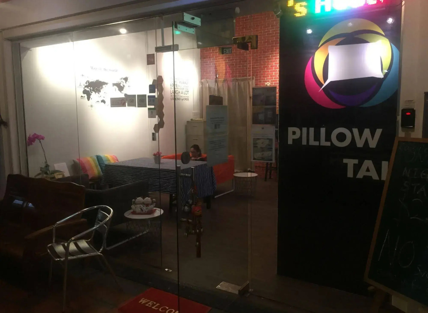 Pillow Talk Hostel