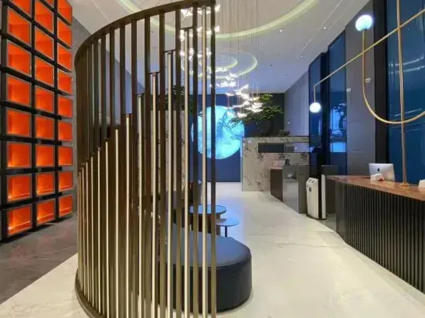 Sunshine Holiday Hotel