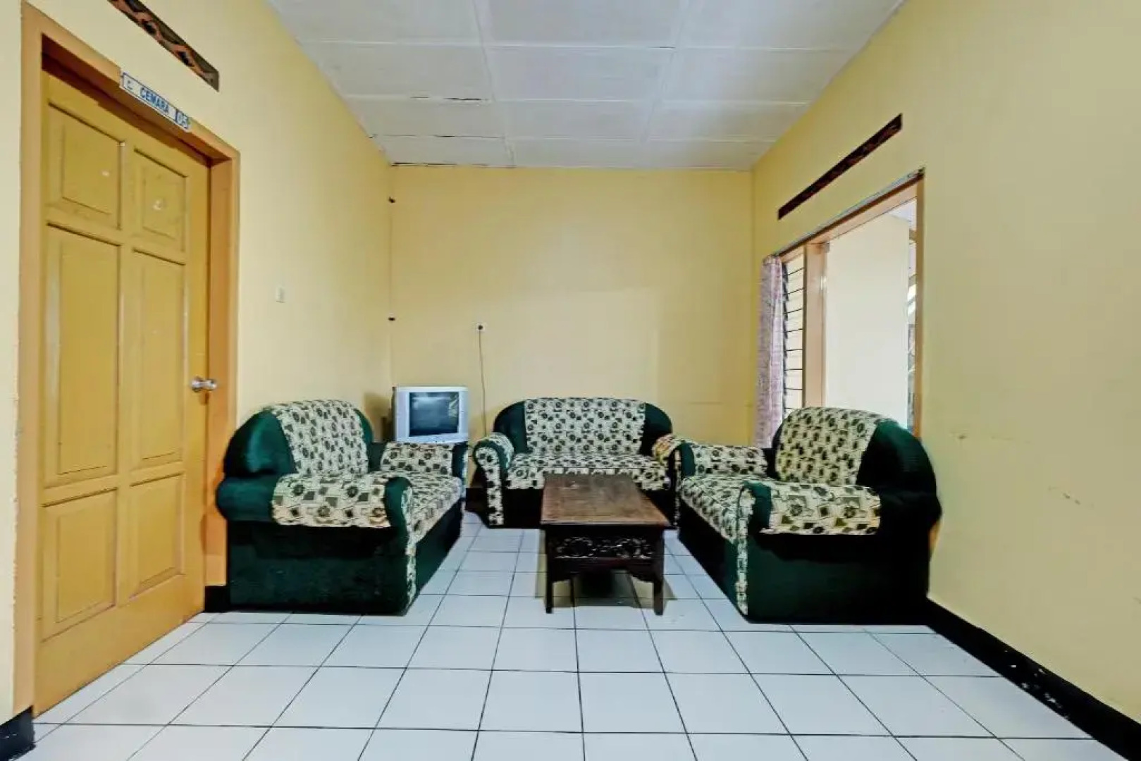 OYO 92406 Hotel Renata 1