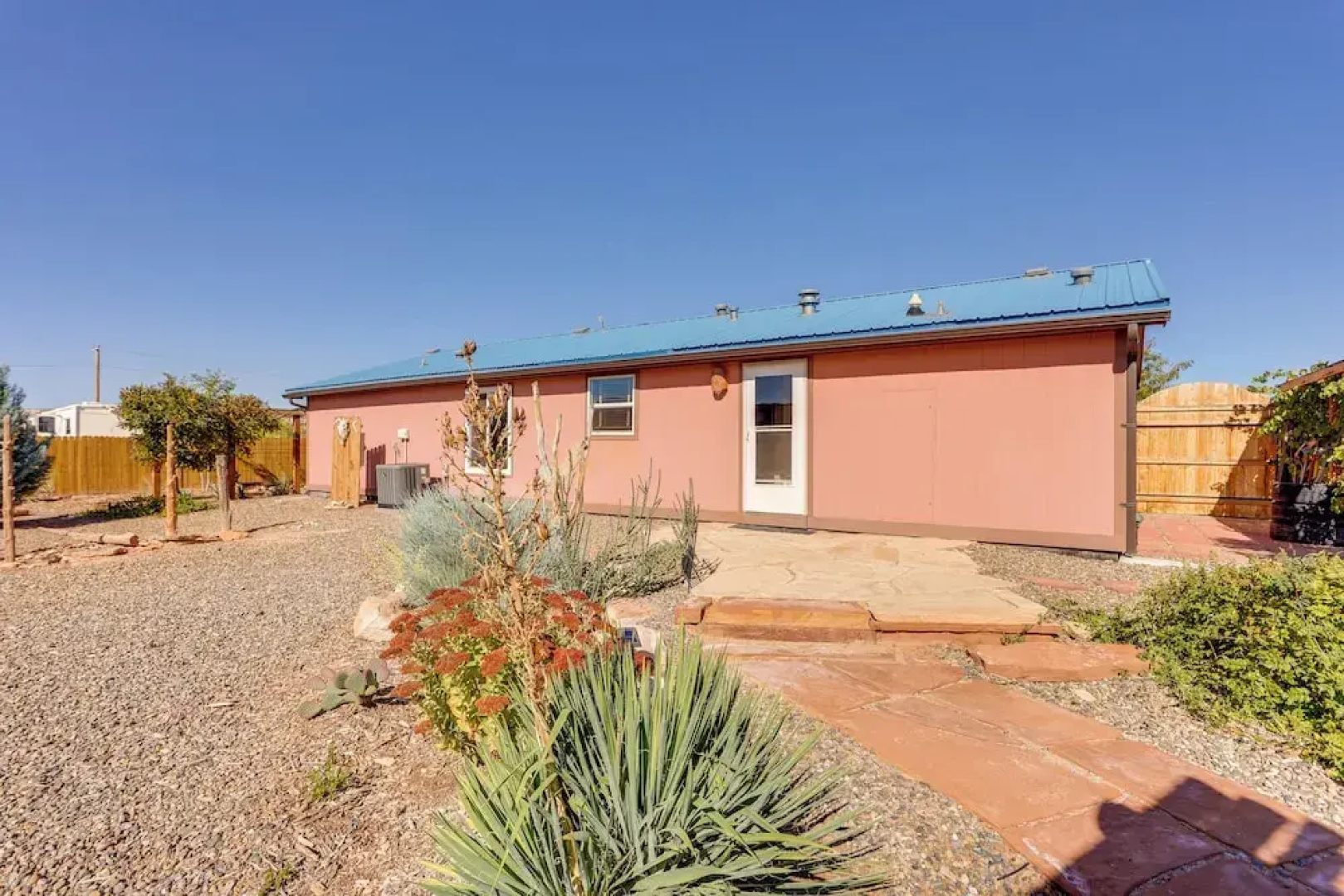 Stunning Views: Quiet Bluff Home Near Hiking!