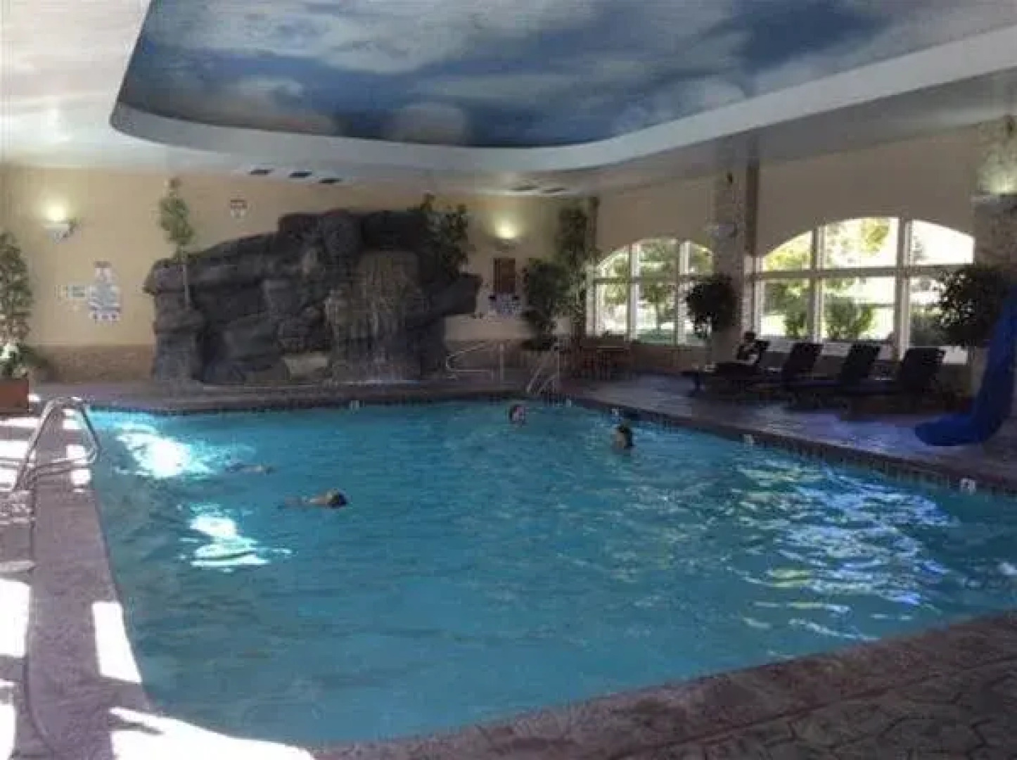 Hotel and Resort Rooms by Midway Lodging